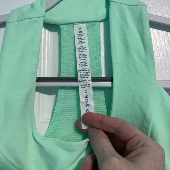 NWOT Lululemon scoop neck tank - Picture 3 of 4